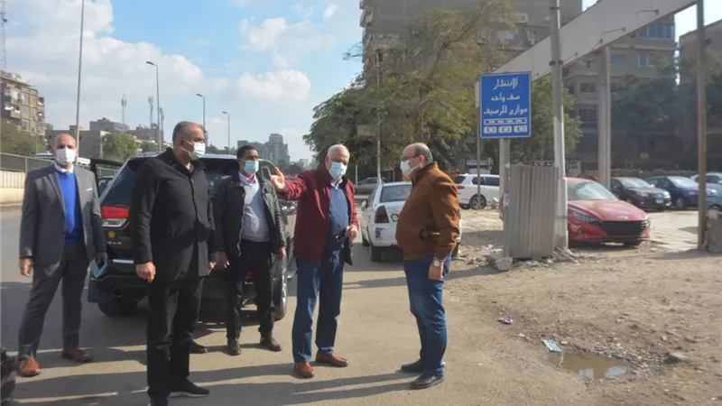 محافظ الجيزة يوجه بإزالة موقف سرفيس عشوائي بميدان الملكه زبيدة بالعجوزة