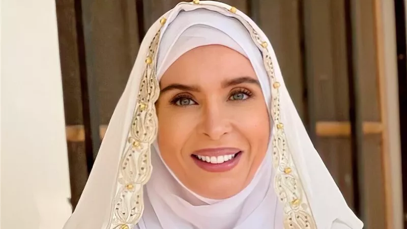دينا تكشف سبب أزمة صورتها بالحجاب