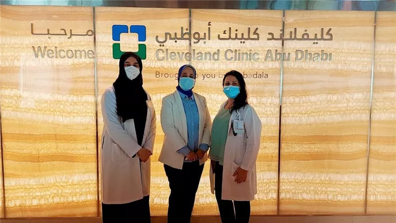 القوى العاملة تتابع أحوال المصريين المرضى في أبوظبي