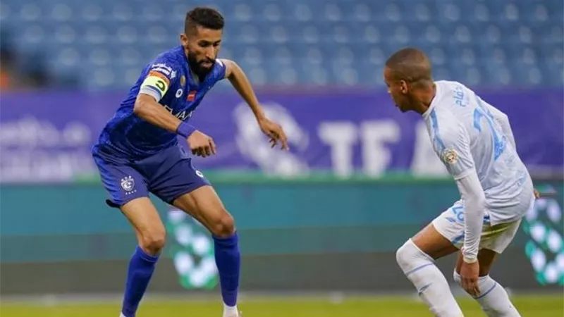 حامل اللقب فى مبارة حاسمة .. الهلال ضد الفتح في الدوري السعودي .. الموعد والقنوات الناقلة