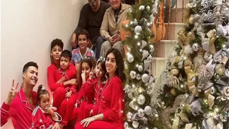 كريستيانو رونالدو يحتفل بالكريسماس برفقة جورجينا وأبنائه