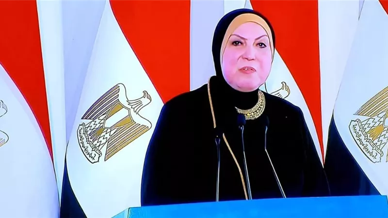 وزيرة التجارة : انشاء 10 مجمعات صناعية بمحافظات الصعيد باجمالى 2628 وحدة