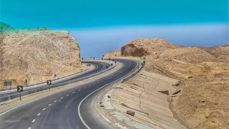 طريق سفاجا ـ القصيرـ مرسى علم.. إنجازات السيسى تشق الجبال