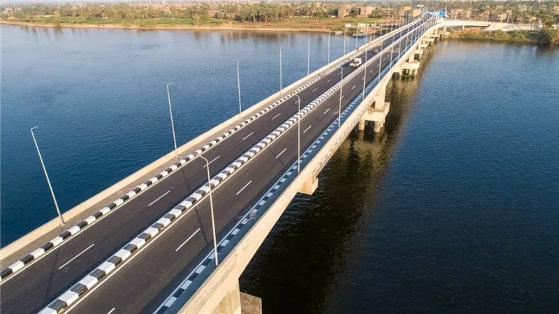 الوزير يستعرض أمام الرئيس مشروعات وزارة النقل ضمن خطة التنمية الشاملة لصعيد مصر