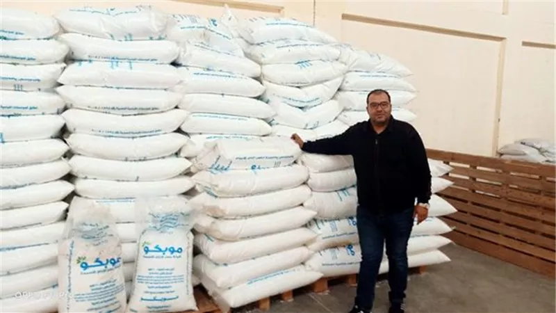 ضبط 400 طن أعلاف منتهية التراخيص في الإسماعيلية ..صور
