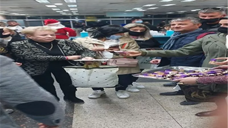مطار القاهرة يواصل الإحتفال بأعياد الكريسماس مع المسافرين..ويسجل اليوم 400 رحلة جوية