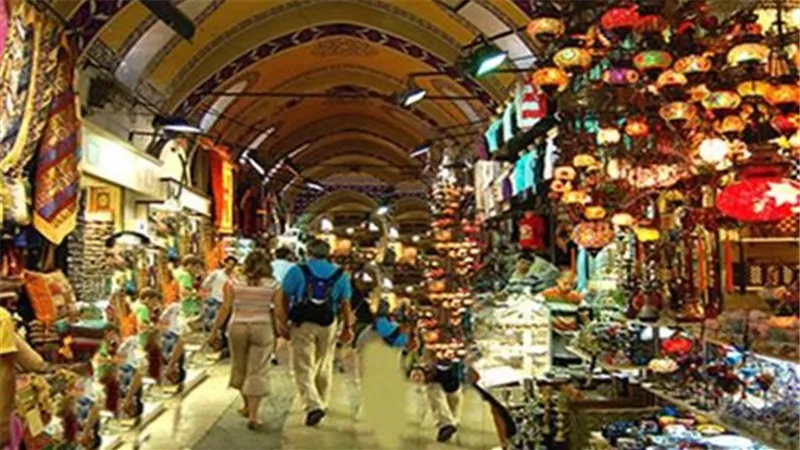 بائع بالسوق السياحي بالأقصر: أتمنى زيادة أعداد السياحة الداخلية