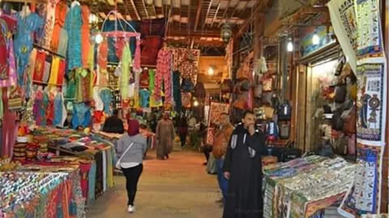 عطار بسوق الأقصر السياحي: نشهد زيادة في الحركة عقب افتتاح طريق الكباش