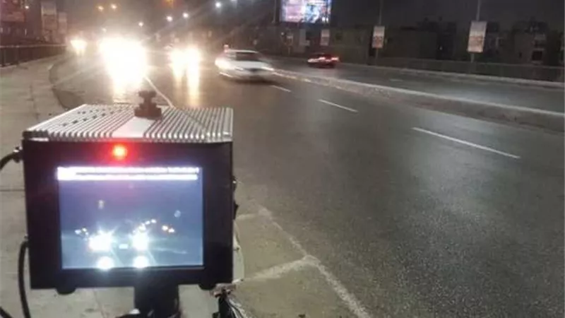 «رادار المرور» يلتقط 1242 سيارة تسير بسرعات جنونية و103 مخالفة سير بدون تراخيص
