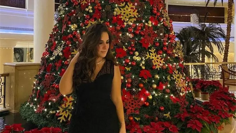 بإطلالة مبهجة .. شيرى عادل تهنئ متابعيها بالكريسماس فى أحدث ظهور
