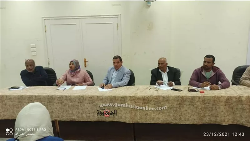 مؤتمر جماهيرى لأهالى الزينية شمال الأقصر للتعريف بمشروعات الصرف الصحى