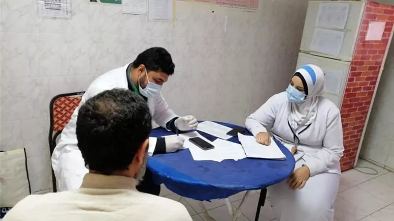 قوافل طبية للتطعيم ضد كورونا بدمياط