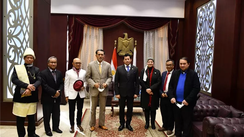 وزير الرياضة يبحث التعاون الثنائي مع سفير إندونيسيا