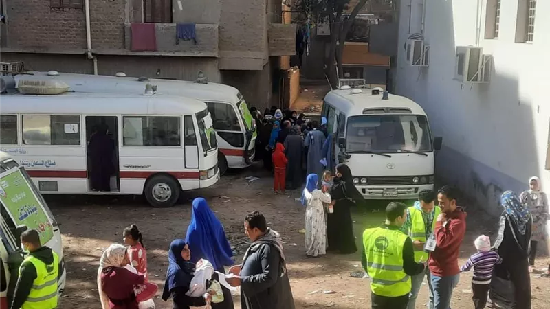 الف مواطن يستفيدون من القافلة الطبية في اليوم الأول في مختلف التخصصات