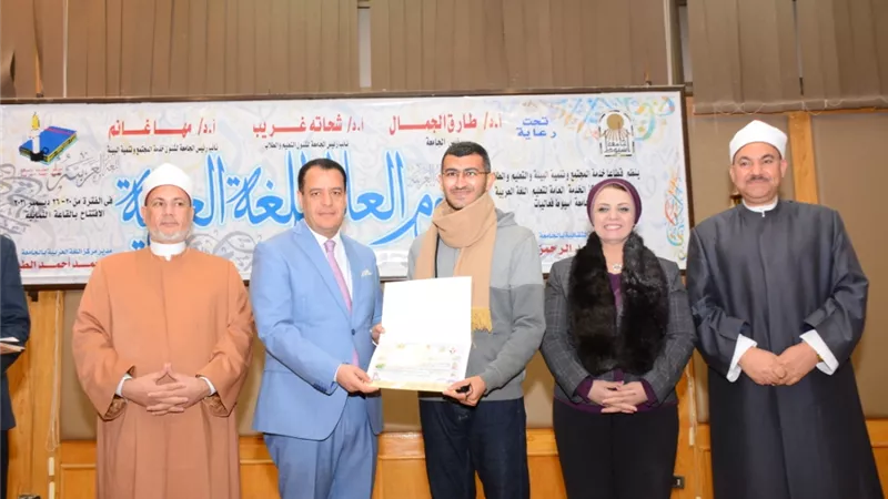 رئيس جامعة أسيوط يجدد ثقته في وكيلة كلية الطب
