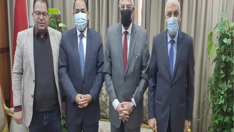 فودة يلتقى رئيس الجهاز المركزى لعرض مطالب محافظة جنوب سيناء.. بالصور