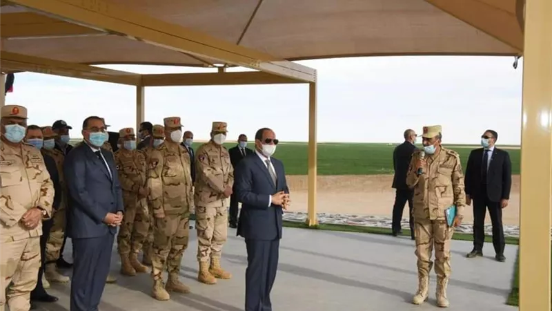 الرئيس السيسي يفتتح مشروع توشكى وسط شباب العاملين .. صور