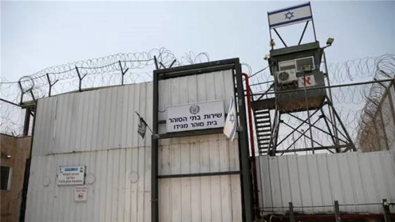 نادي الأسير الفلسطيني: نقل هشام أبو هواش المضرب عن الطعام من سجن الرملة إلى المستشفى بحالة حرجة