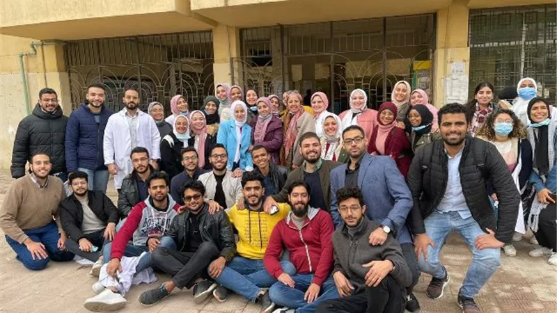 كلية الصيدلة جامعة حلوان تنظم حملة لمكافحة الإدمان.. بالصور