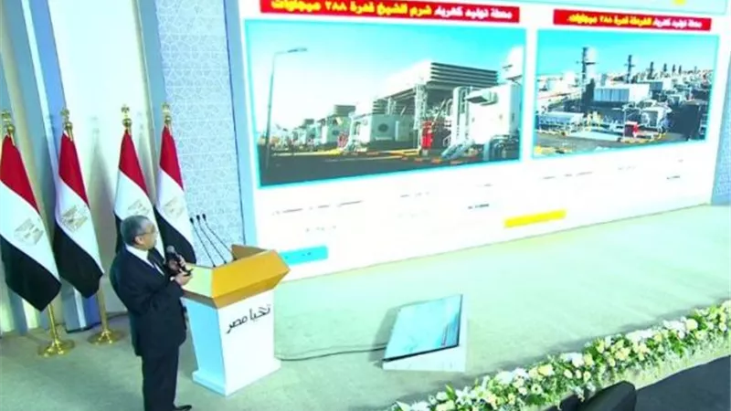 شاكر: الدولة كانت تعانى فى 2014 من عجز فى انتاج الوقود الكهربائي