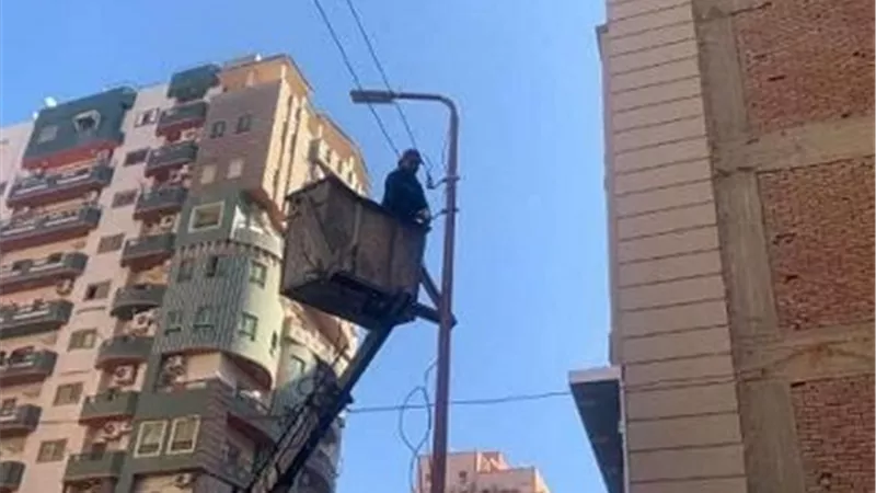 الإنتهاء من تركيب كشافات الليد وشد الأسلاك الهوائية بـ