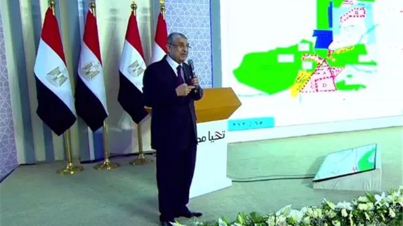 شاكر: انفقت الدولة 102 مليار جنيه على الكهرباء فى الصعيد