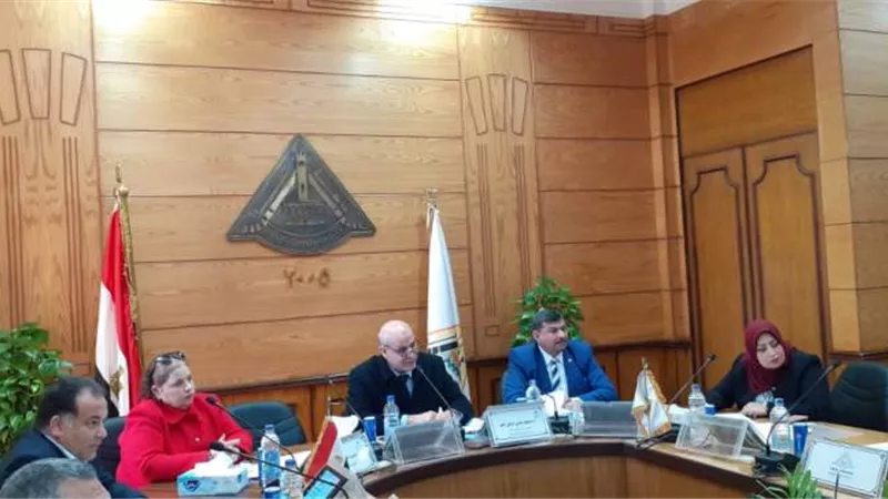 عقد اجتماع لجنة السلامة والصحة المهنية بجامعة بنها