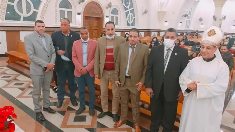 وفد من حماة الوطن يشارك في قداس عيد الميلاد للأقباط الكاثوليك بكنيسة العذراء بالتجمع