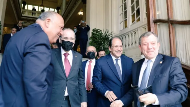 سامح شكري والوزير عباس كامل يستقبلان المشاركين في الاجتماع الوزاري لمصر والأردن وفلسطين
