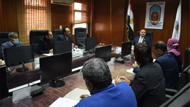 رئيس جامعة الأقصر يترأس اجتماع مجلس شئون التعليم والطلاب..صور