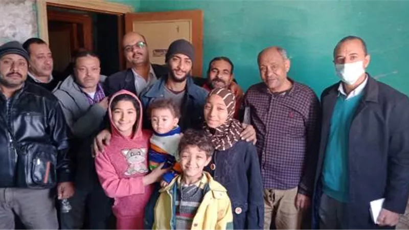 تفاصيل تسكين أسرة بلا مأوى بالفشن..صور