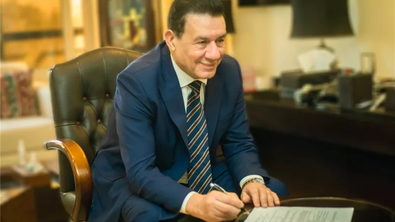 مدحت شلبى ينضم إلى الراديو 9090 ببرنامج «يا نهار أبيض»
