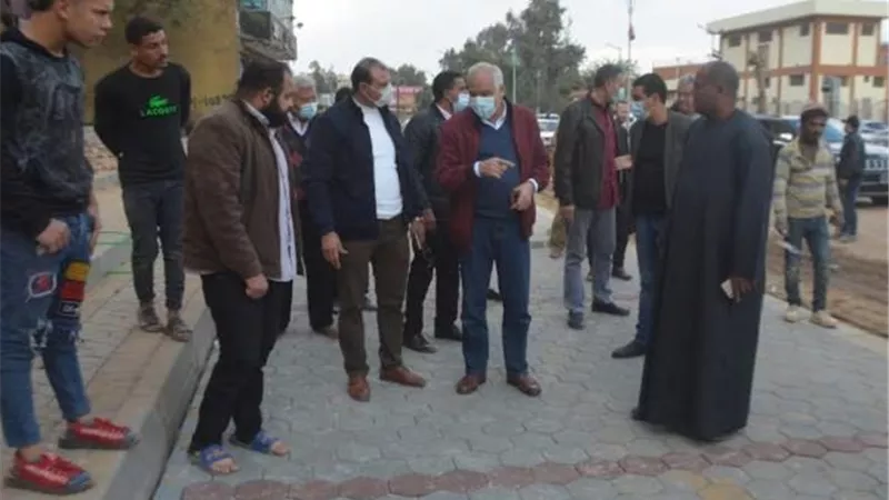 محافظ الجيزة يتابع إنشاء أرصفة مشاة وتنسيق الطريق بمنطقة الزرائب بشارع البحر الأعظم
