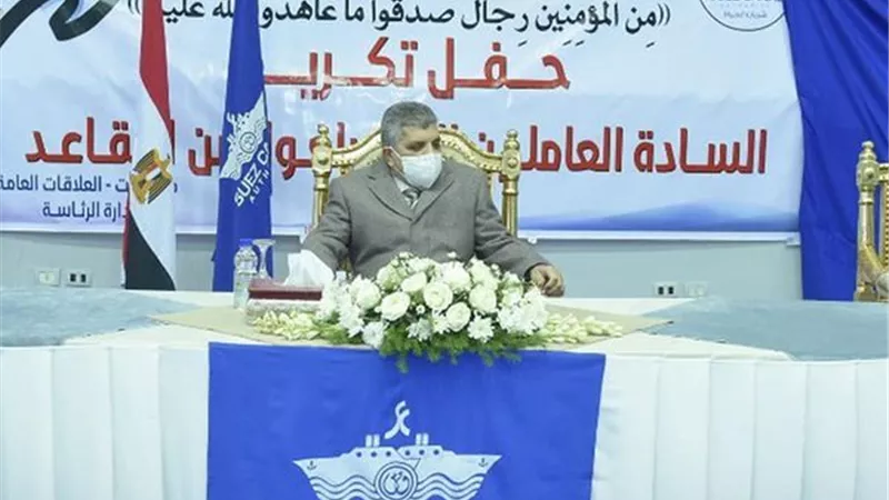 الفريق ربيع يكرم قيادات الهيئة والعاملين البالغين سن التقاعد..صور