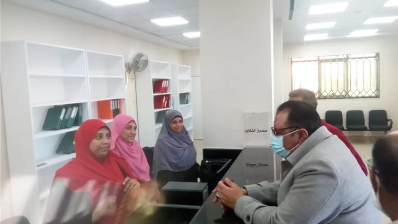 رئيس مدينة سفاجا يتفقد مبني التموين الجديد وفرع المصرية ٢٠٠٠للاطمئنان على المعروضات