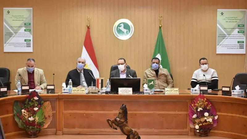 محافظ الشرقية يلتقي المواطنين ويُكلف بمساعدات فورية وتوفير أوجه الرعاية الصحية لغير القادرين