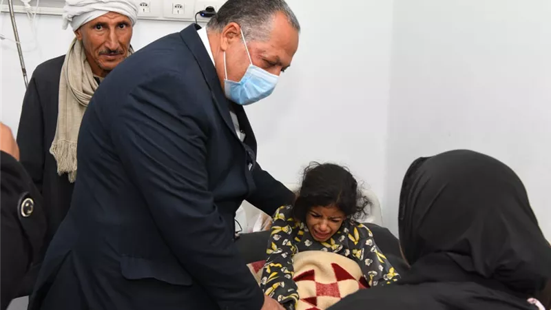 محافظ قنا يوجه بتوفير سكن بديل للأسرة المنكوبة بـ 