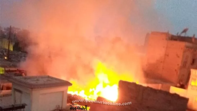 بالصور .. نشوب حريق فى مخزن بالجمالية