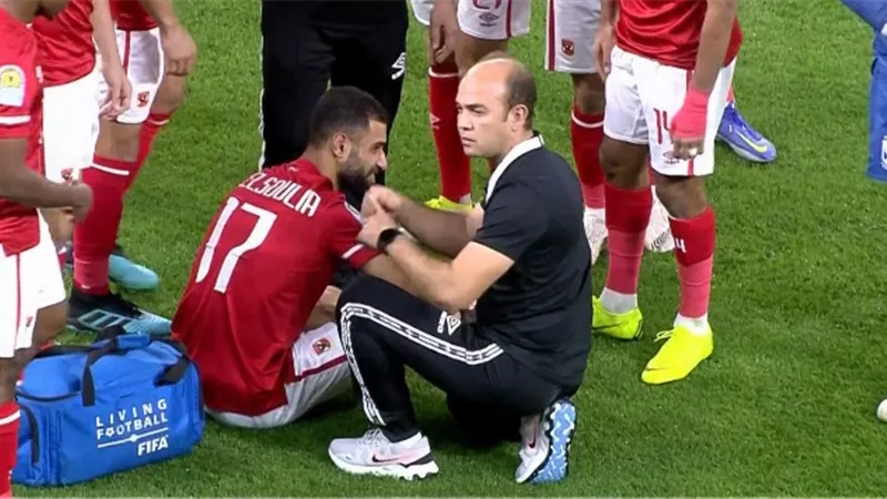 طبيب الأهلي يكشف عودة عمرو السولية للتدريبات