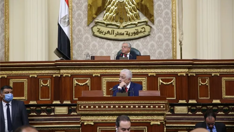 نواب لوزير التعليم: تطبيق سياسات التطوير يشوبها الفشل..والمدارس متهالكة بلا نوافذ