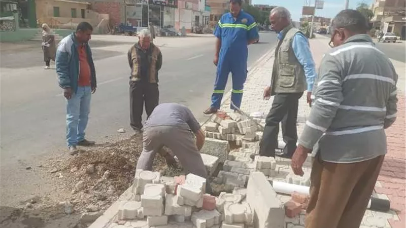 انشاء ممر لذوى الهمم وكبار السن فى القصير.. بالصور