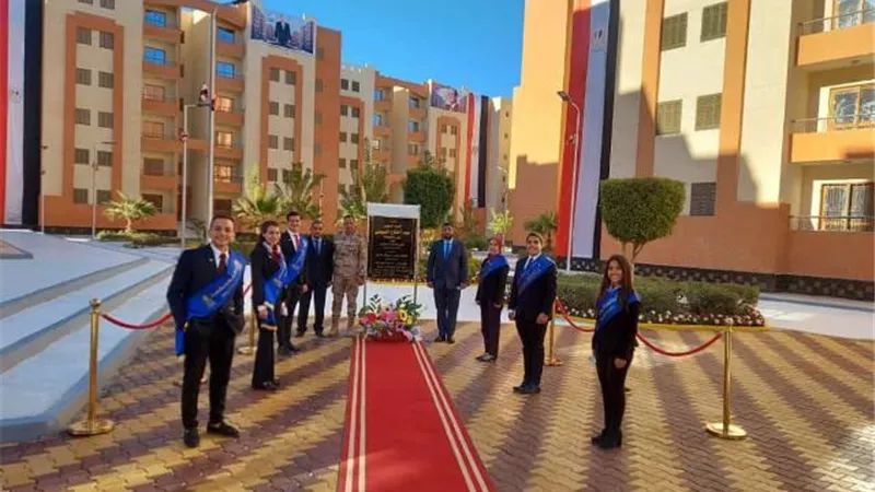 طلاب جامعة أسيوط يشاركون فى الافتتاحات الرئاسية.. بالصور