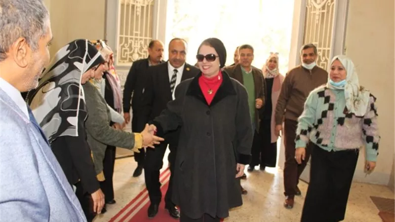 استقبال نائب رئيس جامعة أسيوط عقب تكليفها بمهام الإشراف على كلية الخدمة الاجتماعية.. بالصور