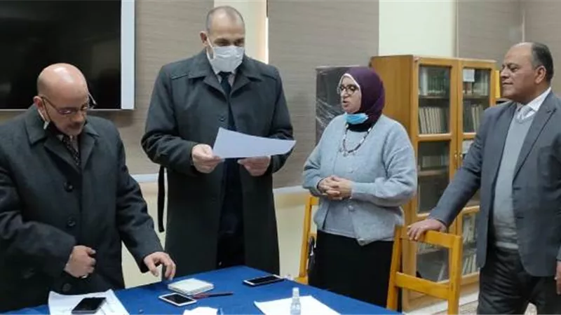 سباق بغرفة عمليات مديرية تعليم القاهرة لإعلان النتائج النهائية لمسابقة أوائل الطلبة.. بالصور