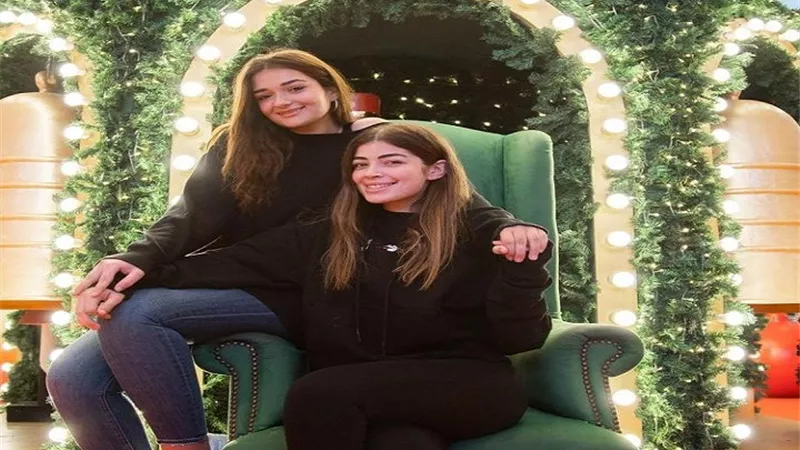 إطلالة مبهجة .. ملك زاهر تجذب الأنظار برفقة شقيقتها ليلى