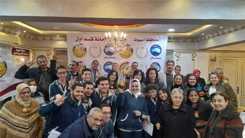 مدرسة السلام الإعدادية الثانوية تفوز بكأس مسابقة اوائل الطلبة