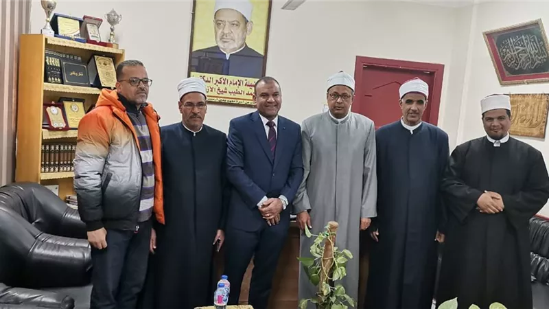 تكريم الناجحين ببرنامج تعليم الكبار التابع للأزهر الشريف