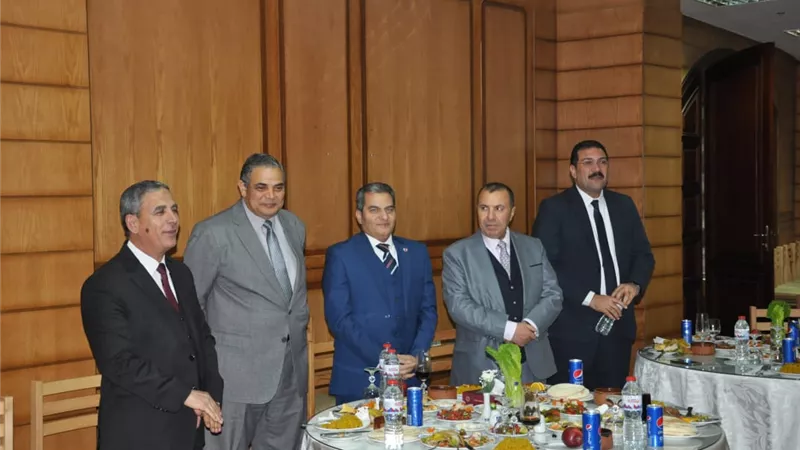 رئيس جامعة كفر الشيخ يلتقي أعضاء اتحاد الطلاب لوضع خطة للأنشطة الطلابية