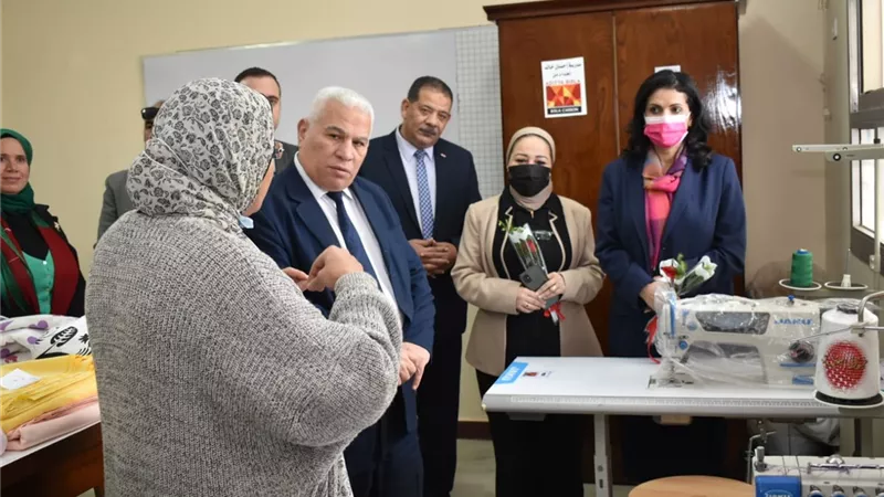 تعليم الإسكندرية يفتتح ورشتين لتعليم الخياطه والتفصيل لضعاف السمع بإداره المنتزه