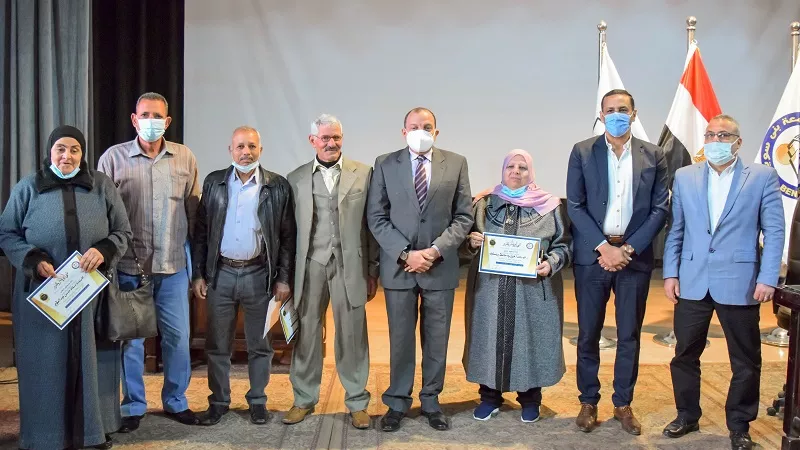 تكريم المتميزين من الجهاز الإداري بجامعة بنى سويف